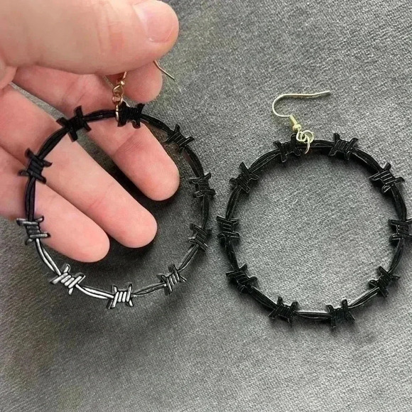 NEW Acrylic Barbed Wire Earrings Hoops black dangle - Picture 7 of 8